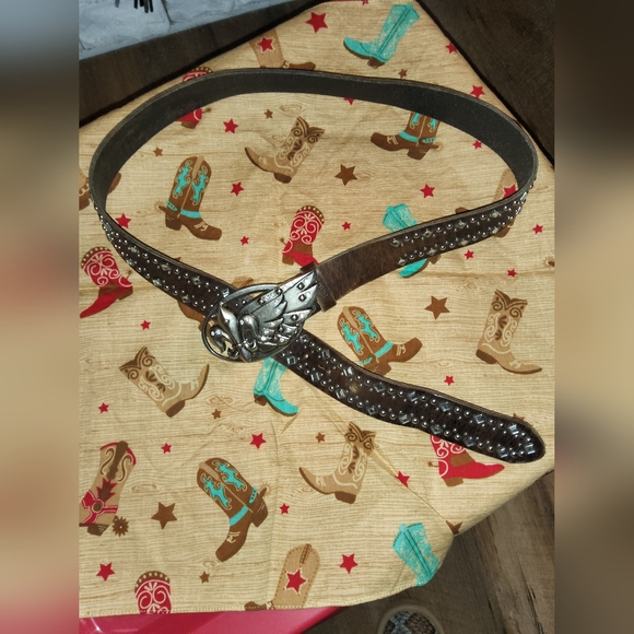 Women's Vtg Miss Me Studded Brown Leather Belt with Silver ⚜️ 🪽 Buckle - Picture 1 of 2